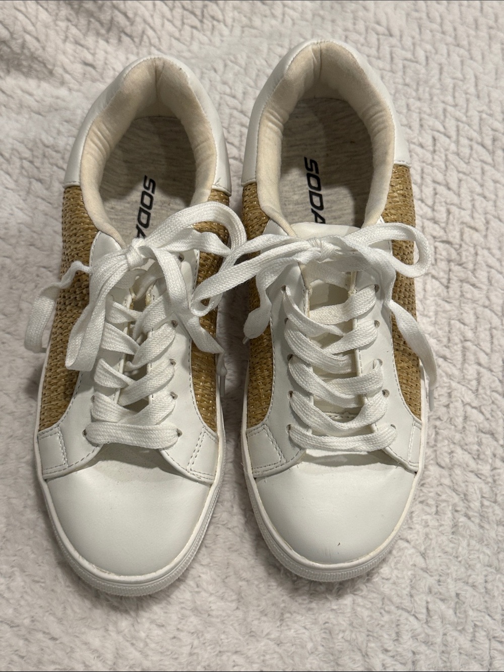 Soda Womens Humor Low Top White Raffia Sneakers with Woven Tan Panels Size 7.5